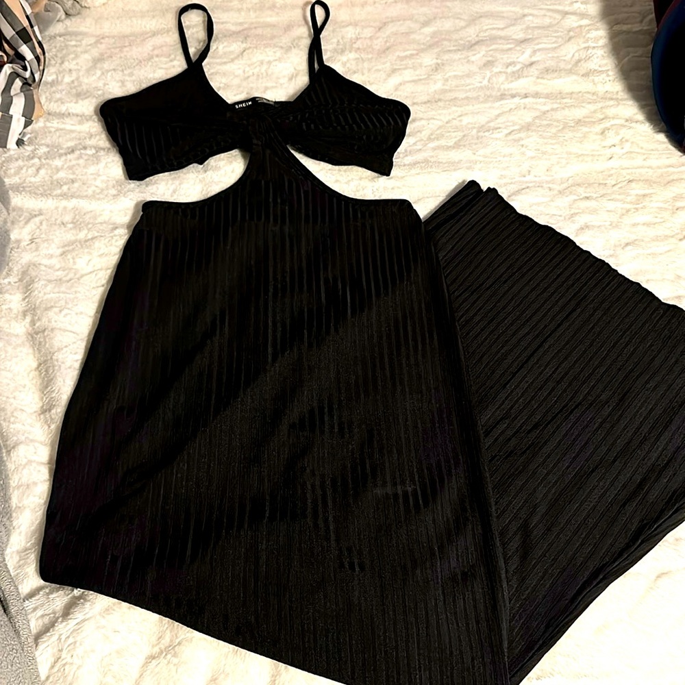 stripped Black dress
length is down to ankles 
tall girl friendly